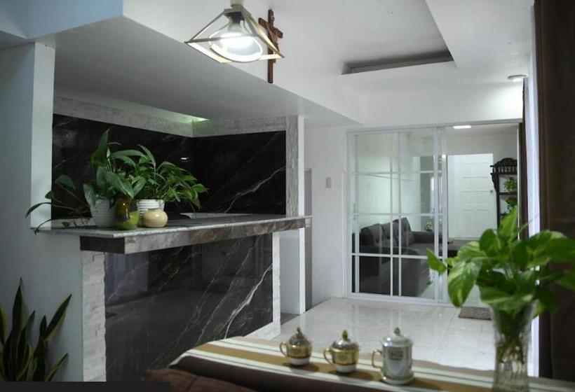 Panzió Grin Mcfly International Beachfront Guest House