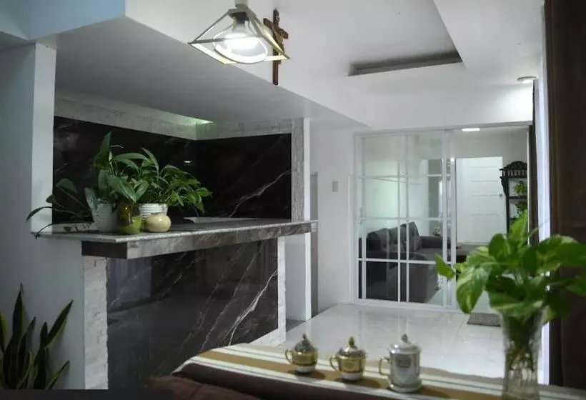 ペンション Grin Mcfly International Beachfront Guest House