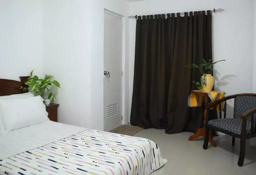 ペンション Grin Mcfly International Beachfront Guest House