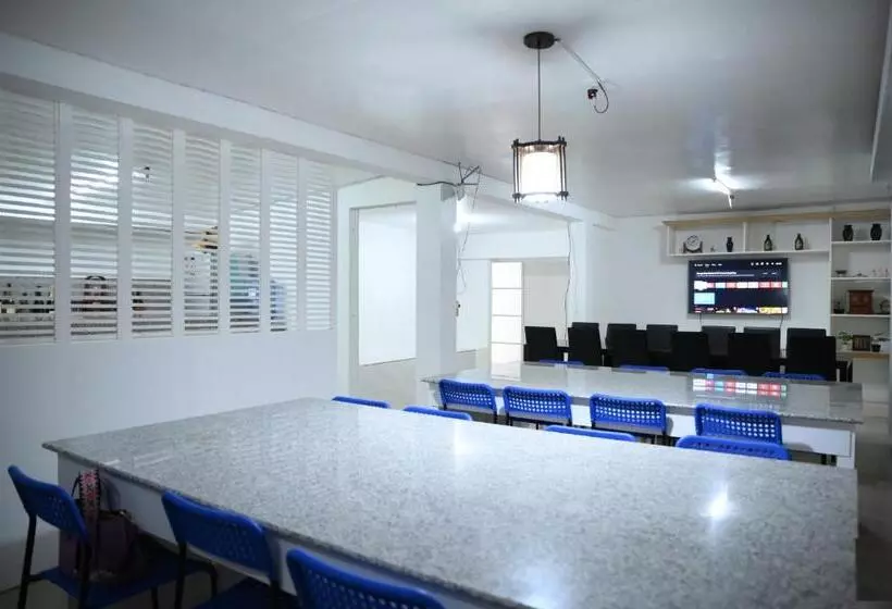 ペンション Grin Mcfly International Beachfront Guest House