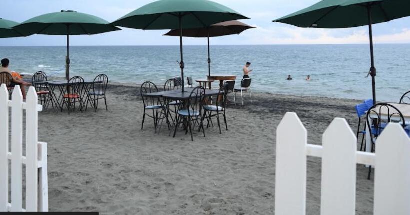 Panzió Grin Mcfly International Beachfront Guest House