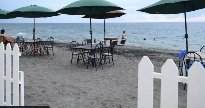 ペンション Grin Mcfly International Beachfront Guest House