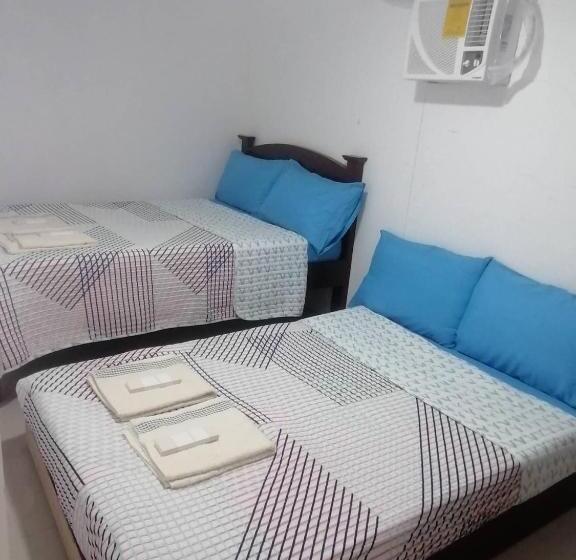 Panzió Grin Mcfly International Beachfront Guest House