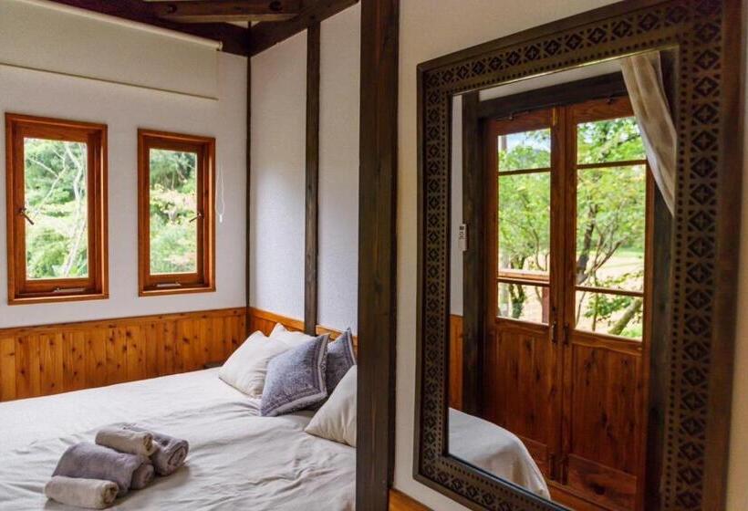 Pensió Wood Be Good Inn