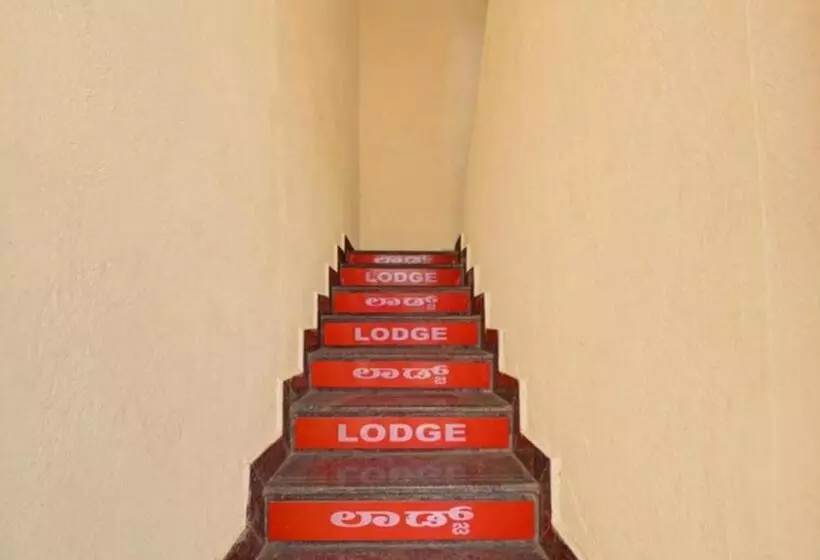 Hotelli Lakshmi Sri Deluxe Lodge