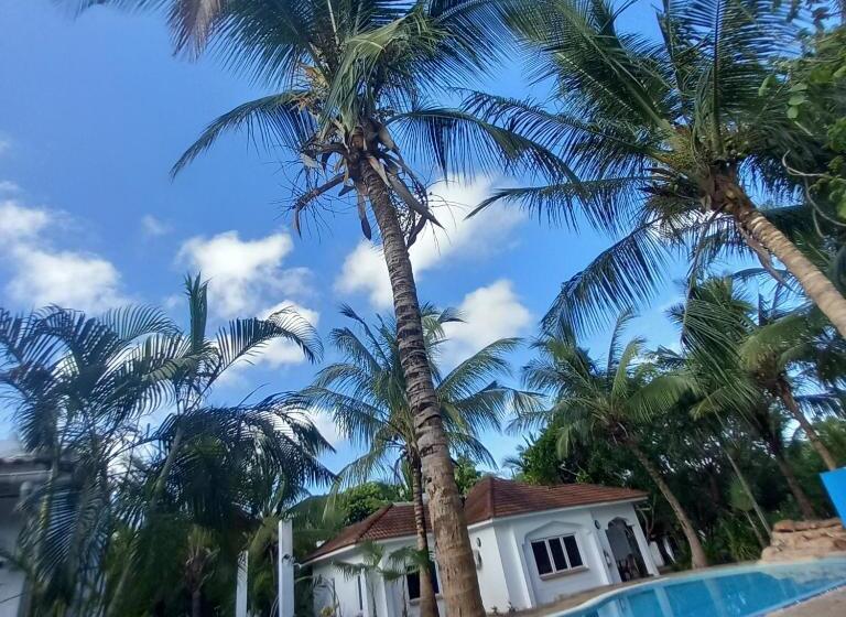 Hotel Maasai Barracks Resort