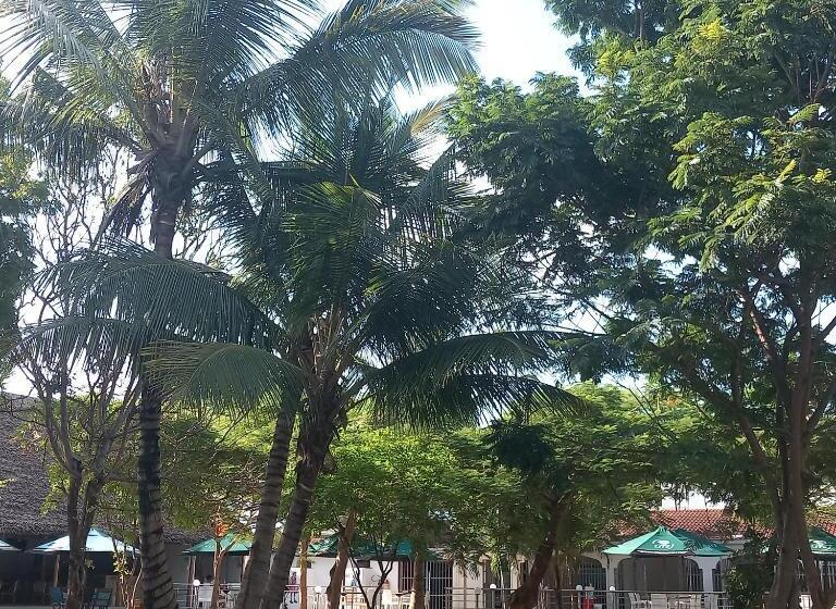 Hotel Maasai Barracks Resort