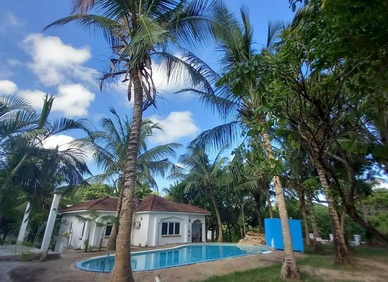 Hotel Maasai Barracks Resort