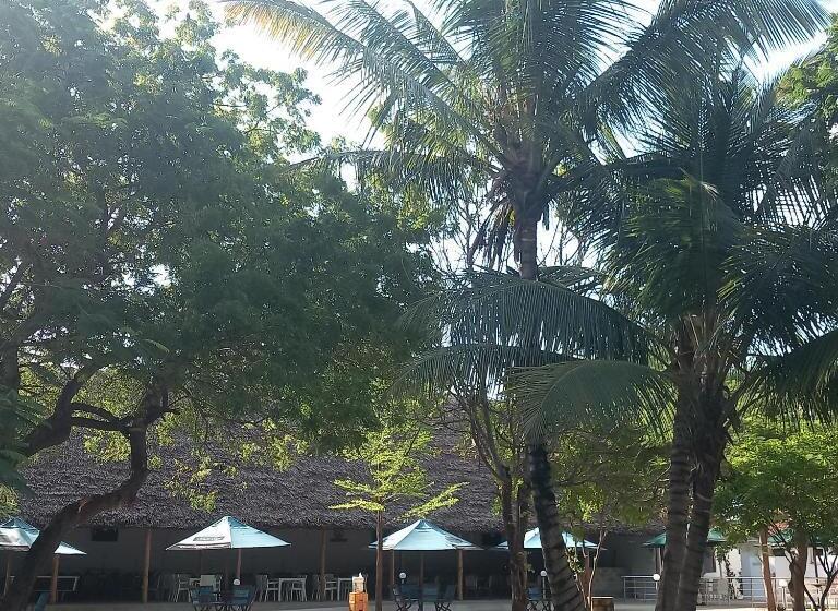 Hotel Maasai Barracks Resort