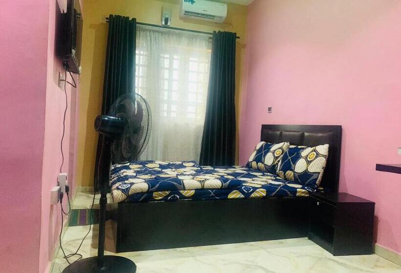 هتل Vicaries Royal