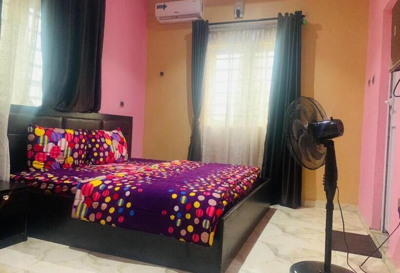 هتل Vicaries Royal