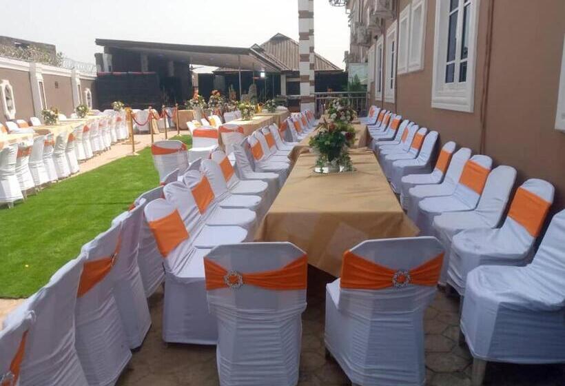 هتل Vicaries Royal