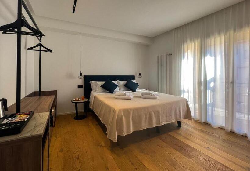 پانسیون Suites Di Costanza