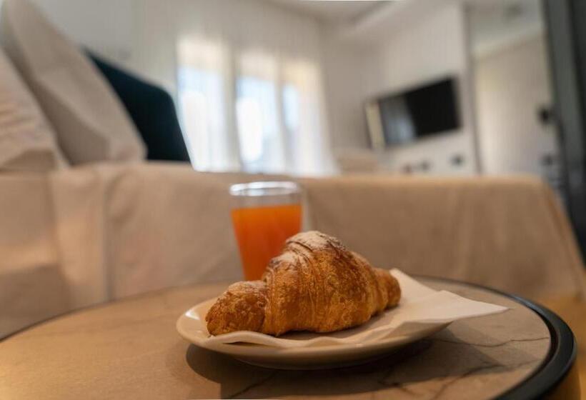 پانسیون Suites Di Costanza