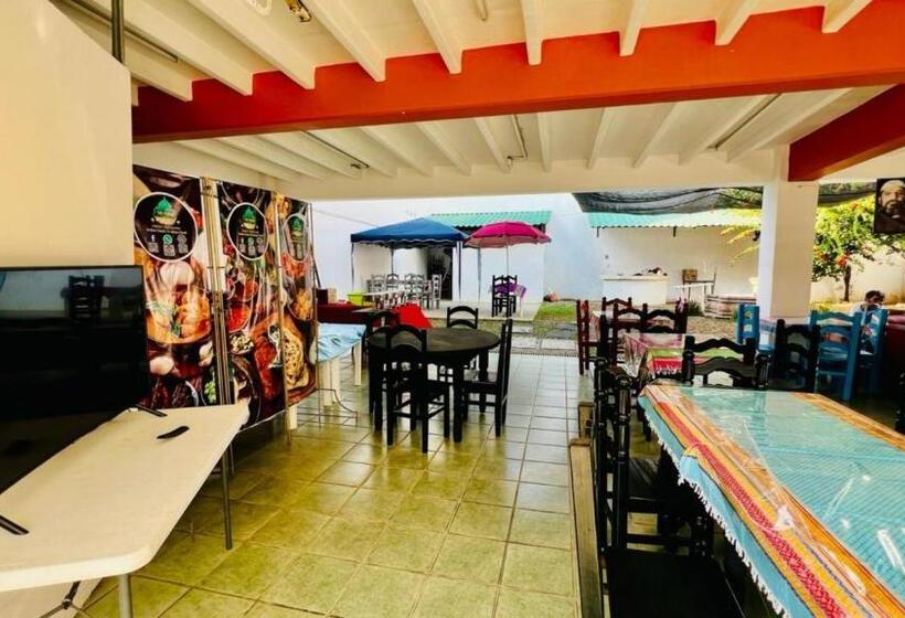 פנסיון Taj Mahal Hostal And Restaurant