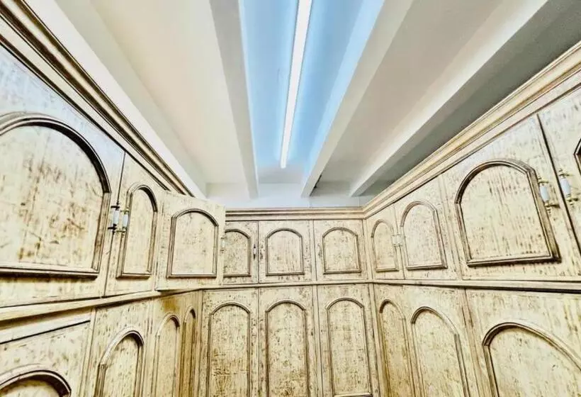 Majatalo Taj Mahal Hostal And Restaurant