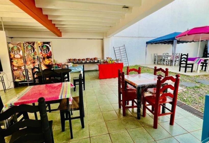 פנסיון Taj Mahal Hostal And Restaurant