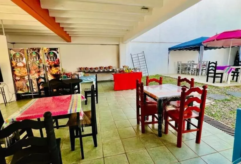 Majatalo Taj Mahal Hostal And Restaurant