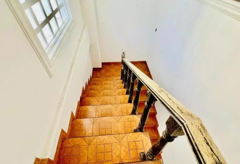 Majatalo Taj Mahal Hostal And Restaurant