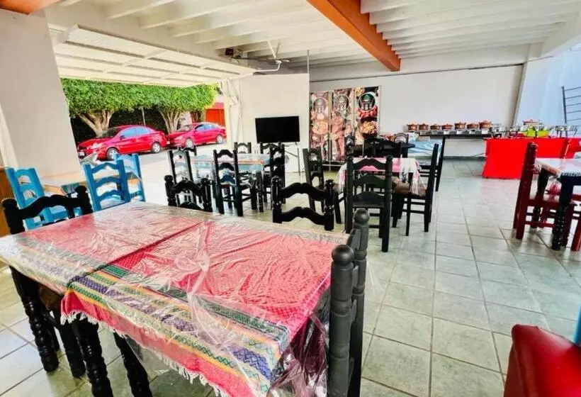 Majatalo Taj Mahal Hostal And Restaurant