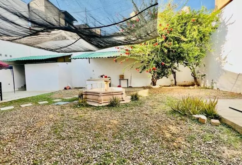 Majatalo Taj Mahal Hostal And Restaurant