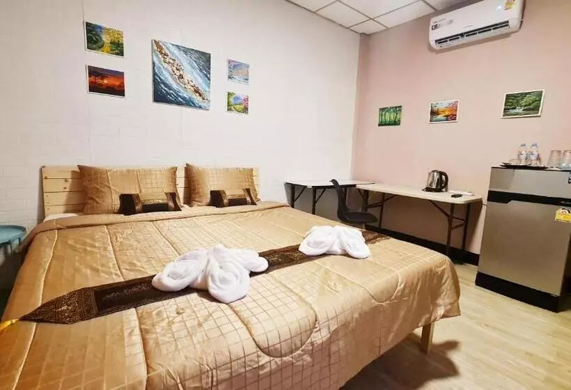 تختخواب و صبحانه สรชา เพลส Soracha Place