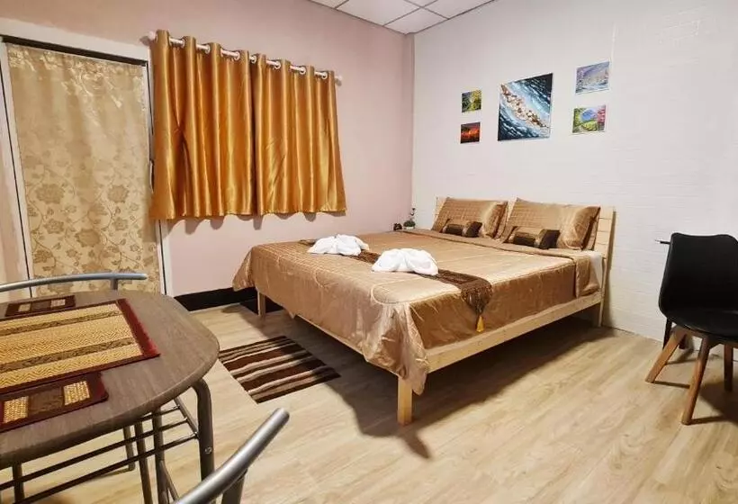 تختخواب و صبحانه สรชา เพลส Soracha Place