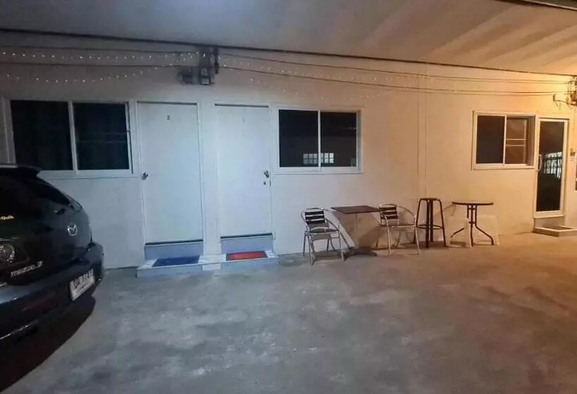 تختخواب و صبحانه สรชา เพลส Soracha Place