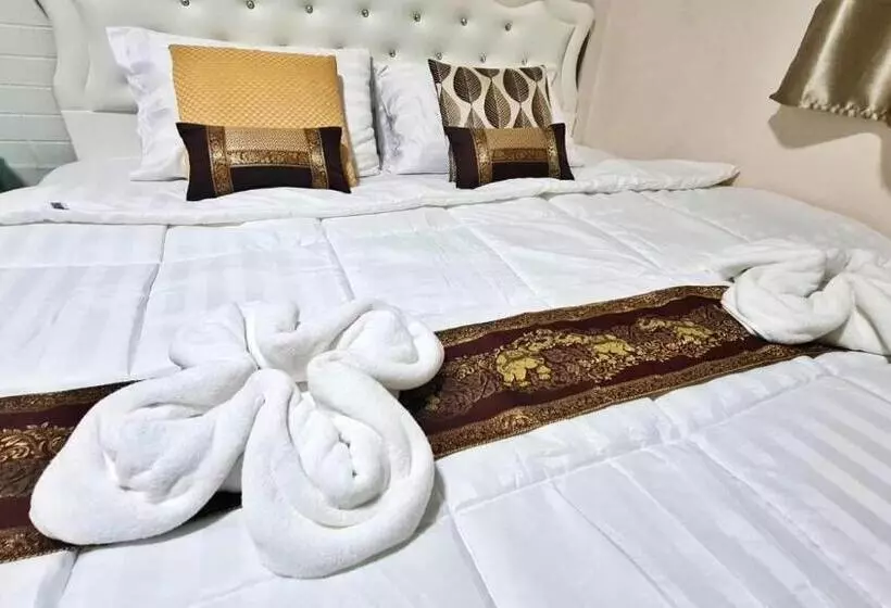 تختخواب و صبحانه สรชา เพลส Soracha Place