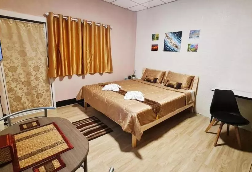 تختخواب و صبحانه สรชา เพลส Soracha Place