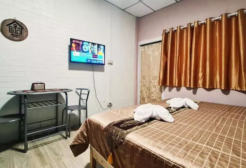 تختخواب و صبحانه สรชา เพลส Soracha Place
