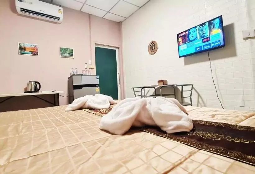 تختخواب و صبحانه สรชา เพลส Soracha Place