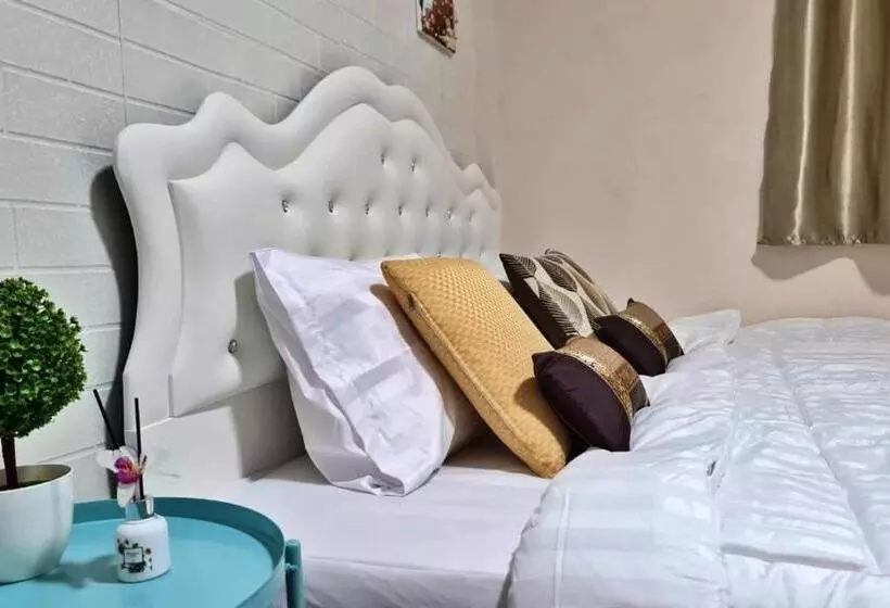 تختخواب و صبحانه สรชา เพลส Soracha Place