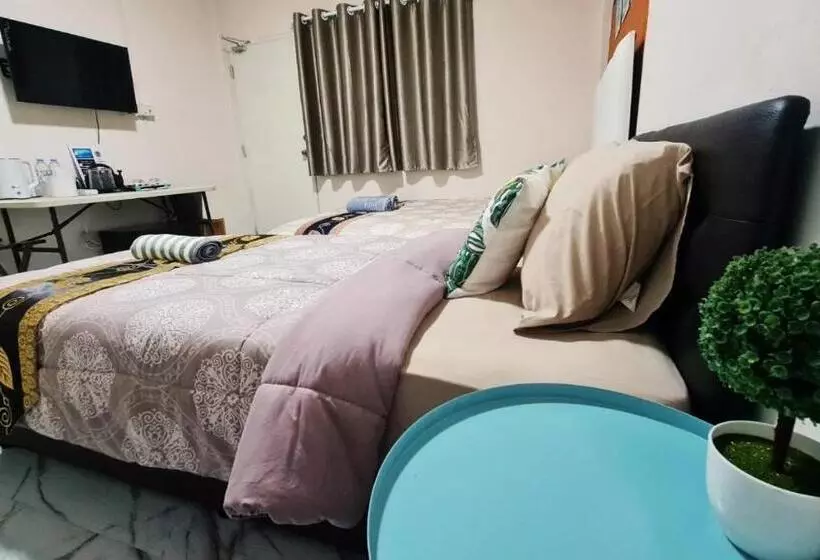 تختخواب و صبحانه สรชา เพลส Soracha Place