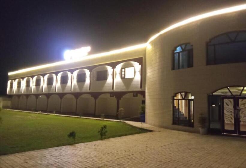 בית מלון כפרי The Amur Falcon Inn & Resorts