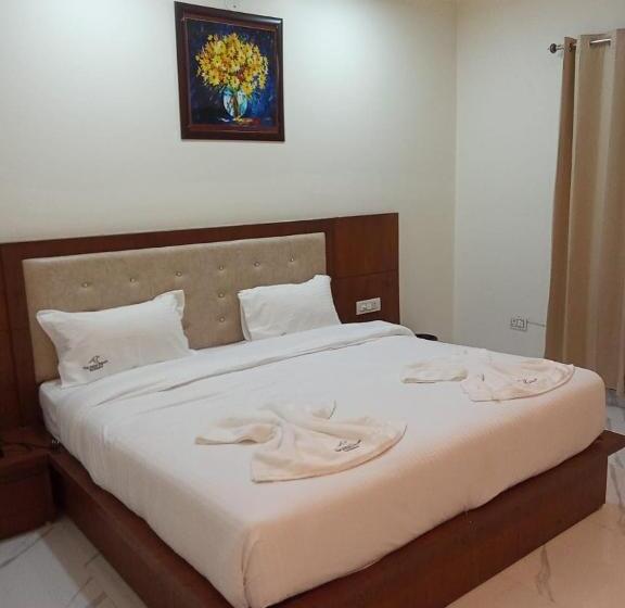 בית מלון כפרי The Amur Falcon Inn & Resorts