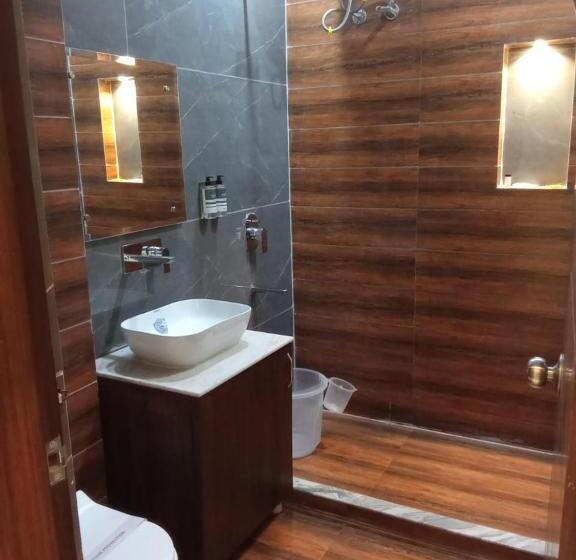 בית מלון כפרי The Amur Falcon Inn & Resorts