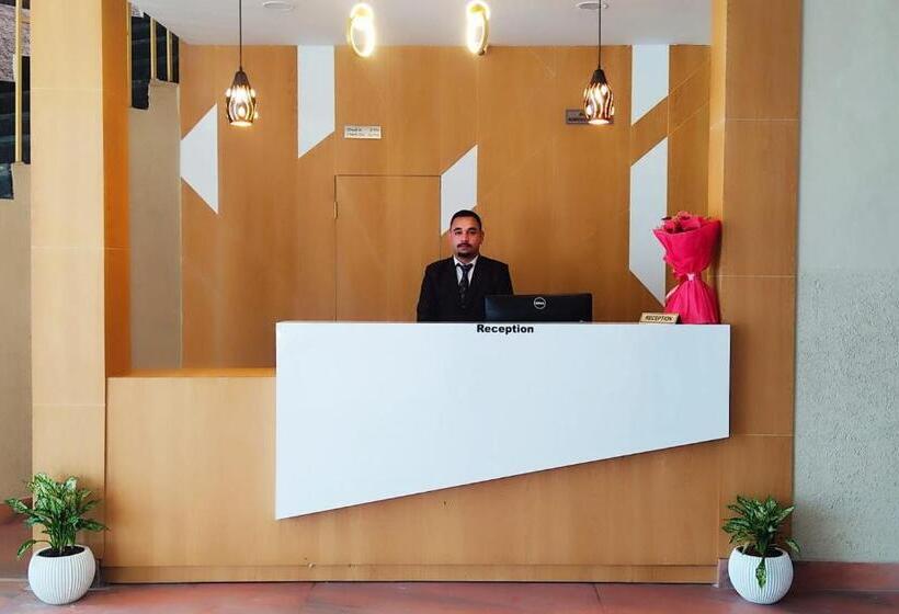 בית מלון כפרי The Amur Falcon Inn & Resorts