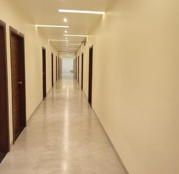 בית מלון כפרי The Amur Falcon Inn & Resorts