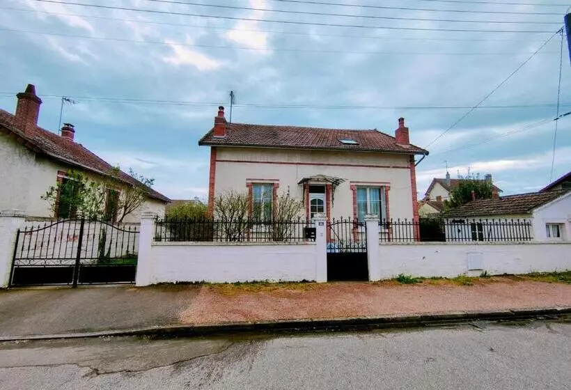 پانسیون Home   Champoulains   Séjour à Auxerre