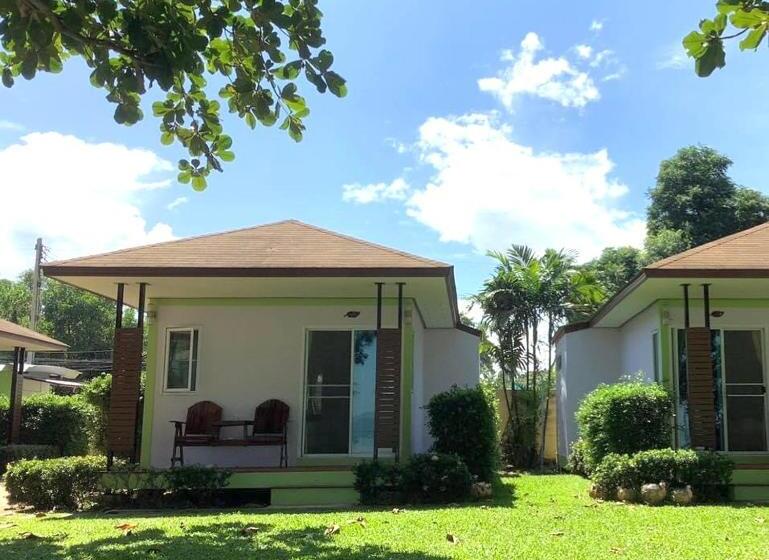 Resort พายเนอรี รีสอร์ท @แหล่มแท่น