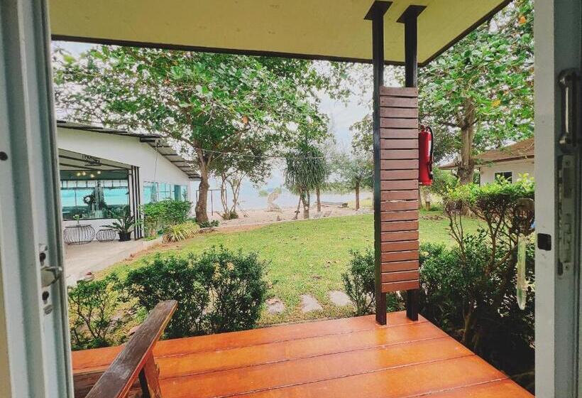 Resort พายเนอรี รีสอร์ท @แหล่มแท่น