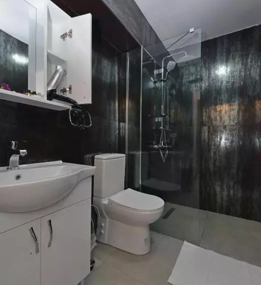 Trakhei̇a Otel