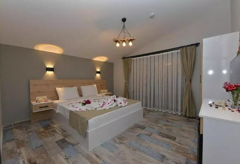 Trakhei̇a Otel