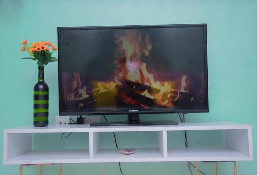 تختخواب و صبحانه Amani Homes