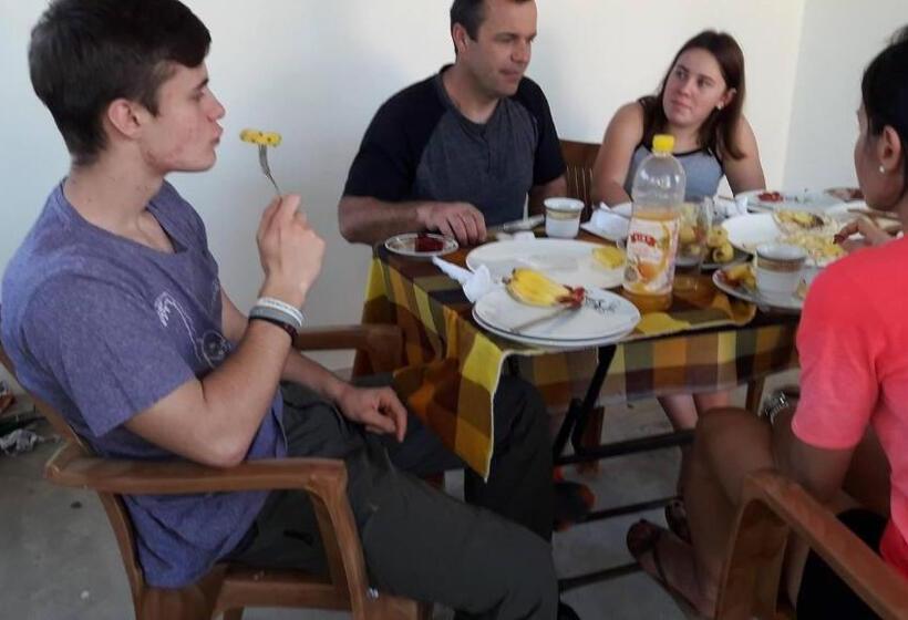 تختخواب و صبحانه Anusha Holiday Inn