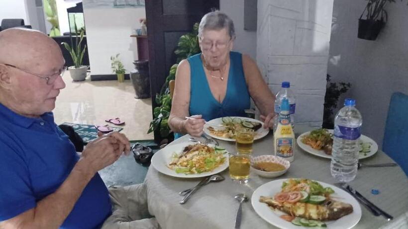 تختخواب و صبحانه Anusha Holiday Inn