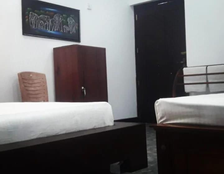 تختخواب و صبحانه Anusha Holiday Inn