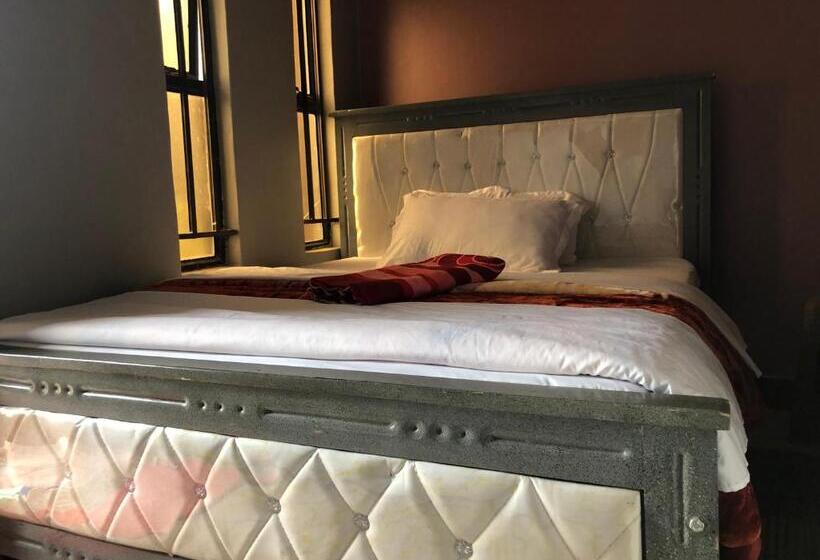 تختخواب و صبحانه Galaxy Executive Inn,bar & Restaurant Wakiso