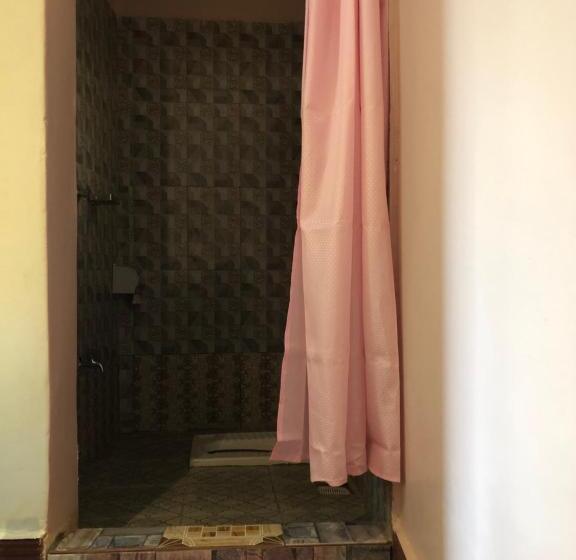 تختخواب و صبحانه Galaxy Executive Inn,bar & Restaurant Wakiso